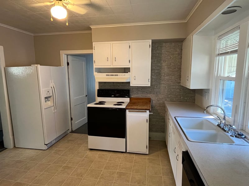 302 Pine St, Neenah, WI 54956-3336