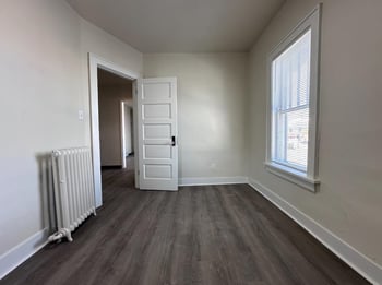 113 S Monroe Ave, Green Bay, WI 54301-4055