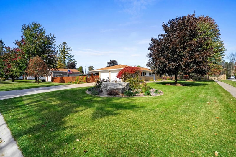 213 Main St, Pulaski, WI 54162