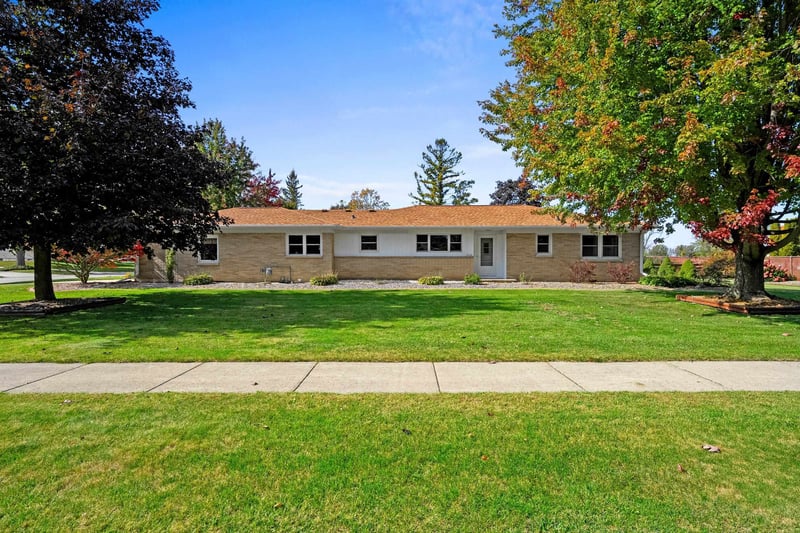213 Main St, Pulaski, WI 54162
