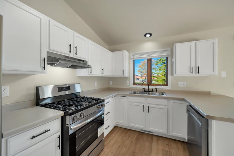 1755 Woodstock St, Oshkosh, WI 54904