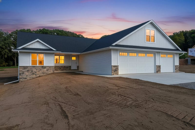 3718 Harolds Way, Suamico, WI 54313