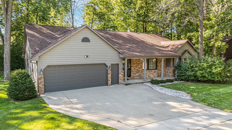 3225 S Scarlet Oak Ln, Appleton, WI 54915