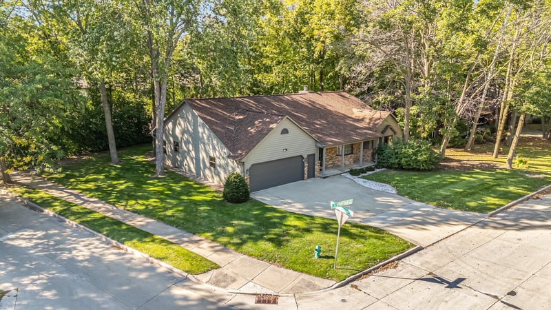 3225 S Scarlet Oak Ln, Appleton, WI 54915