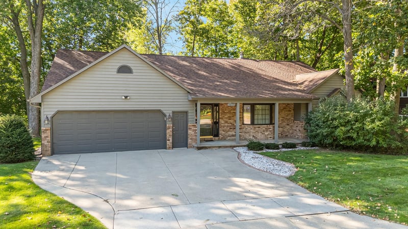 3225 S Scarlet Oak Ln, Appleton, WI 54915