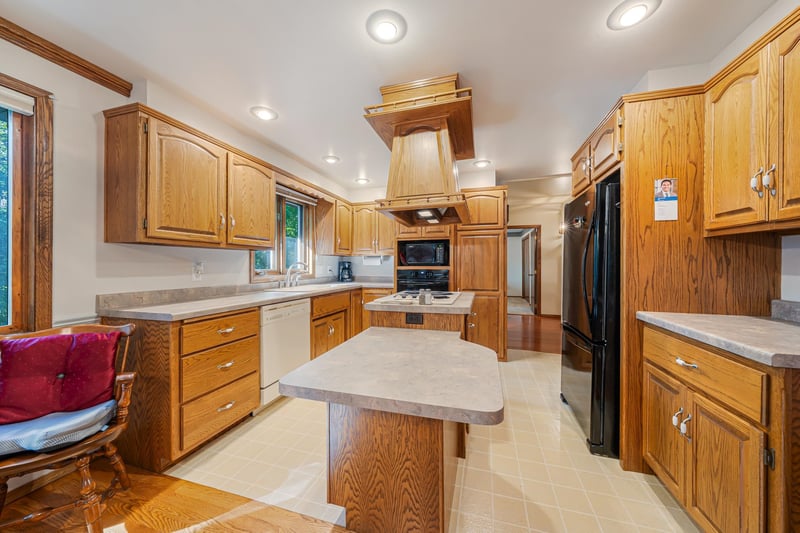 3225 S Scarlet Oak Ln, Appleton, WI 54915