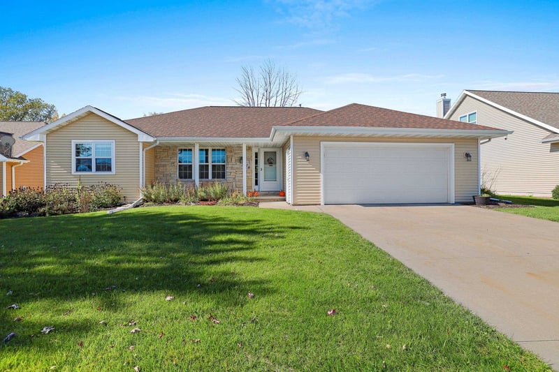 2182 W Melcorn Cir, De Pere, WI 54115-7120