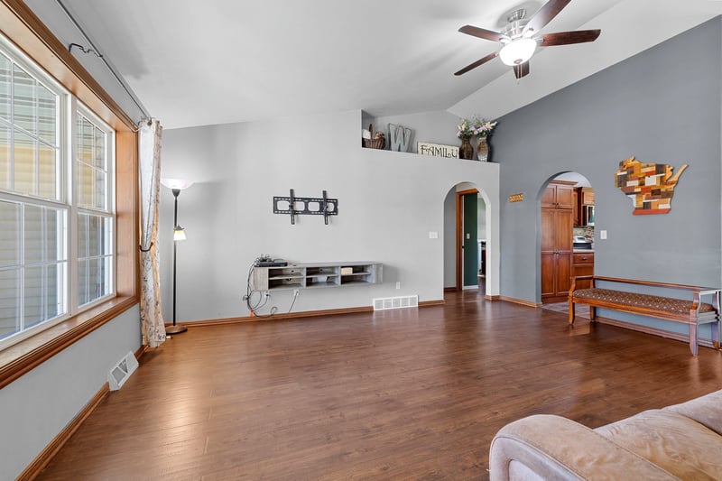 2182 W Melcorn Cir, De Pere, WI 54115-7120