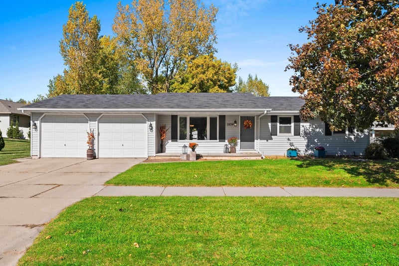 2838 Woodale Ave, Green Bay, WI 54313