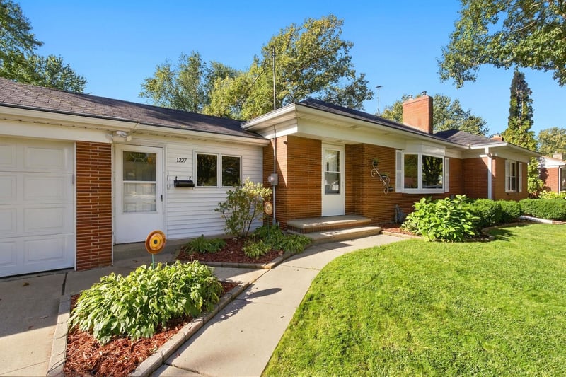 1227 Division St, Green Bay, WI 54303-3030
