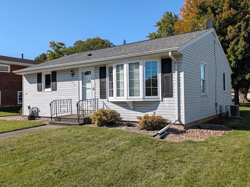 157 N Lark St, Oshkosh, WI 54902