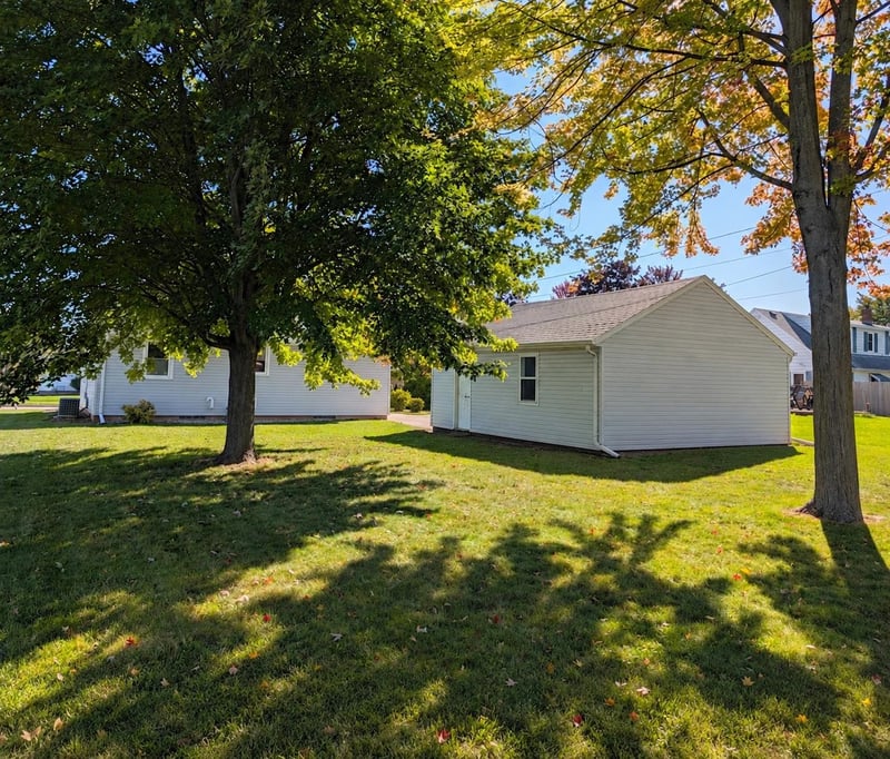 157 N Lark St, Oshkosh, WI 54902