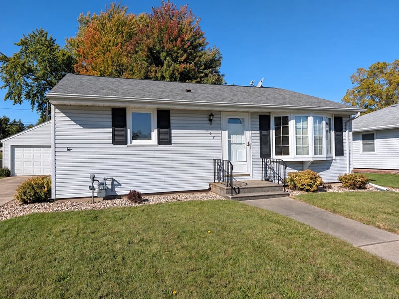 157 N Lark St, Oshkosh, WI 54902