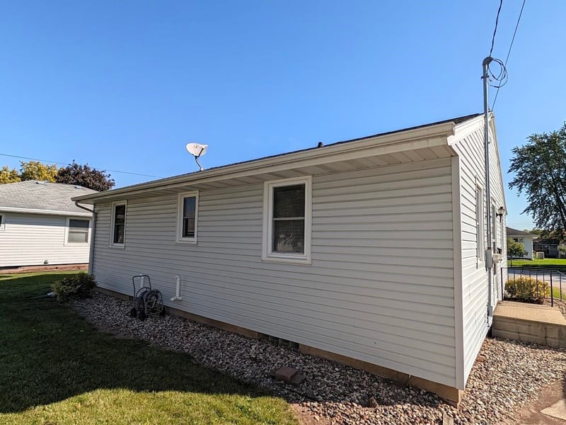 157 N Lark St, Oshkosh, WI 54902