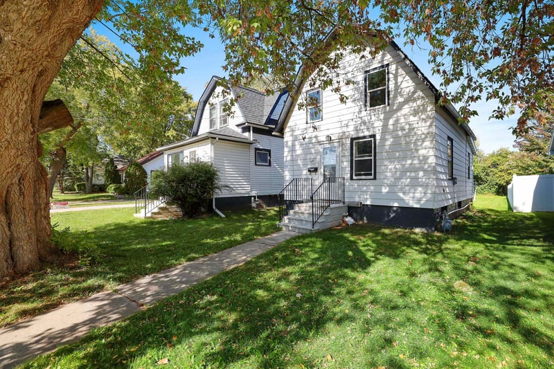 533 E Allouez Ave, Green Bay, WI 54301