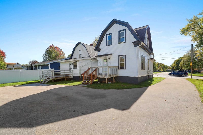 533 E Allouez Ave, Green Bay, WI 54301