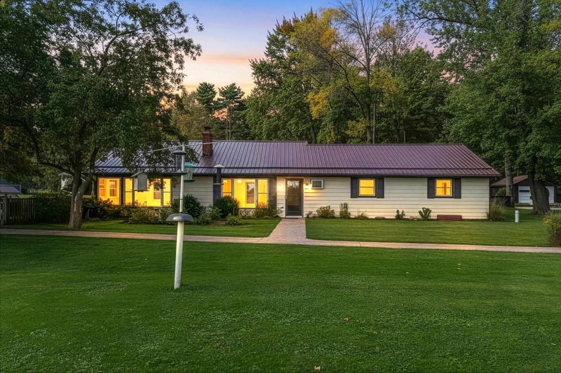 4135 Lade Beach Rd, Little Suamico, WI 54141-8909