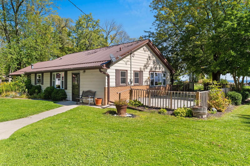 4135 Lade Beach Rd, Little Suamico, WI 54141-8909