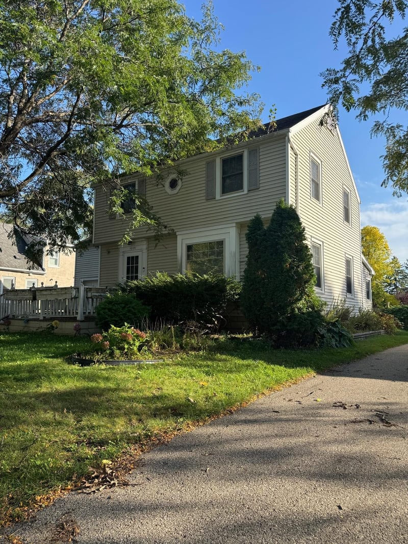 1009 Red Oak Ln, Appleton, WI 54915