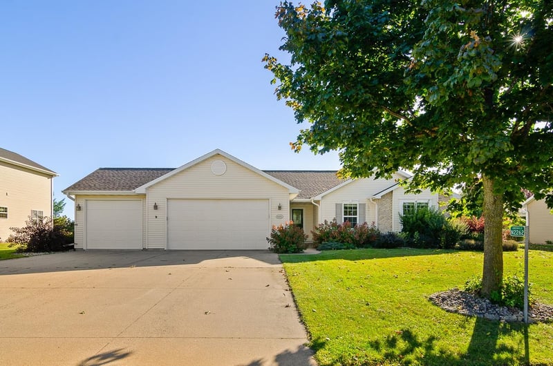 N2262 Holy Hill Dr, Greenville, WI 54942-9777