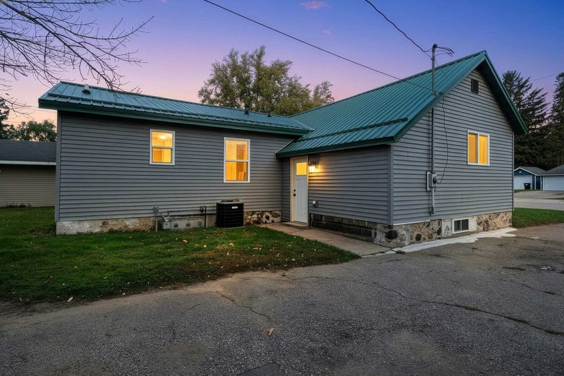 517 S Hamlin St, Shawano, WI 54166