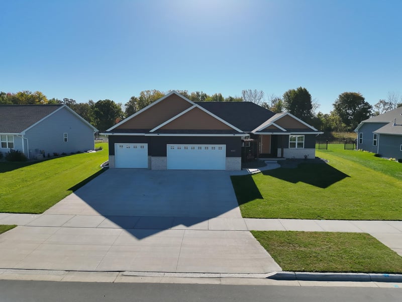 1612 Marie Ln, Green Bay, WI 54313-2401