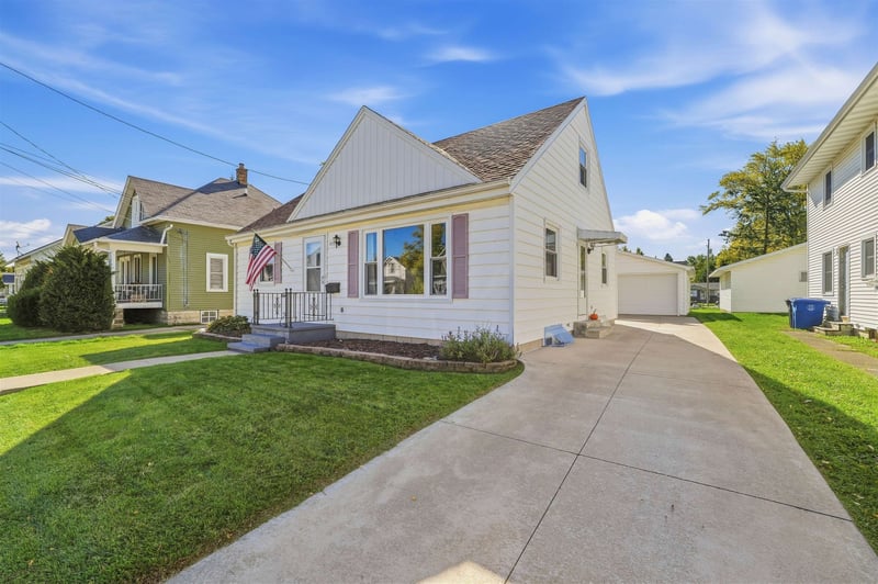 855 W 12th Ave, Oshkosh, WI 54902