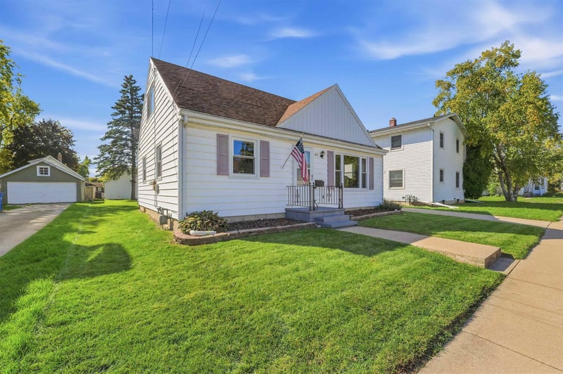 855 W 12th Ave, Oshkosh, WI 54902