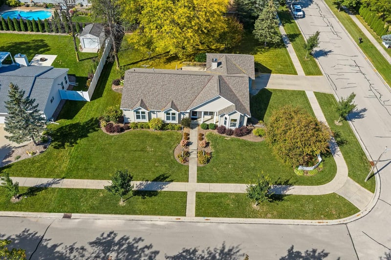 102 Acreview Dr, De Pere, WI 54115-3657