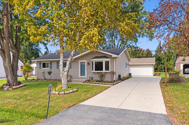 W7070 Verna Rd, Menasha, WI 54952