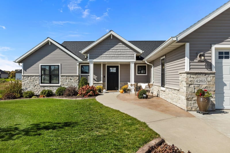 4265 N Deer Valley Ct, Appleton, WI 54913