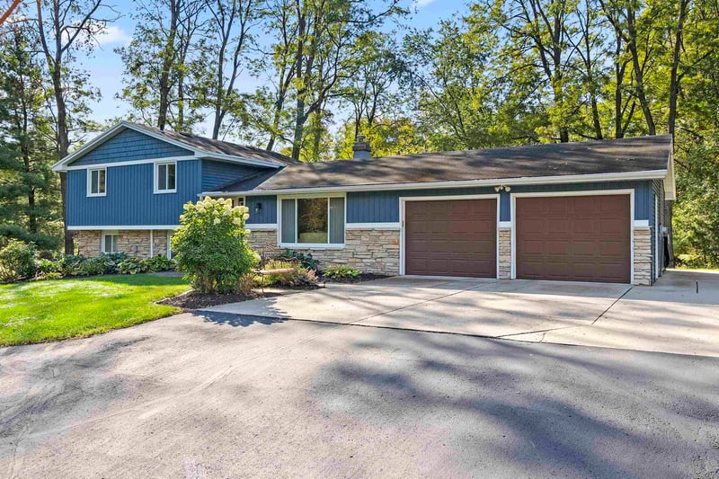 2347 School Ln, Green Bay, WI 54313