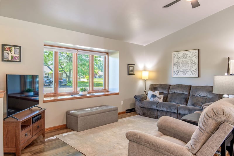 1267 Snowdon Dr, Oshkosh, WI 54904-8860