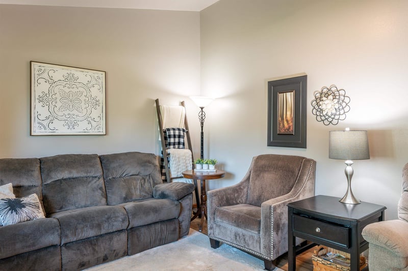 1267 Snowdon Dr, Oshkosh, WI 54904-8860