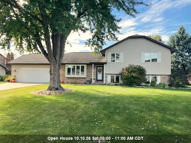 1267 Snowdon Dr, Oshkosh, WI 54904-8860