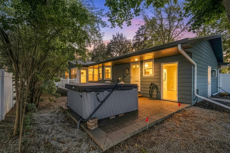 344 Miramar Dr, Green Bay, WI 54301-1928