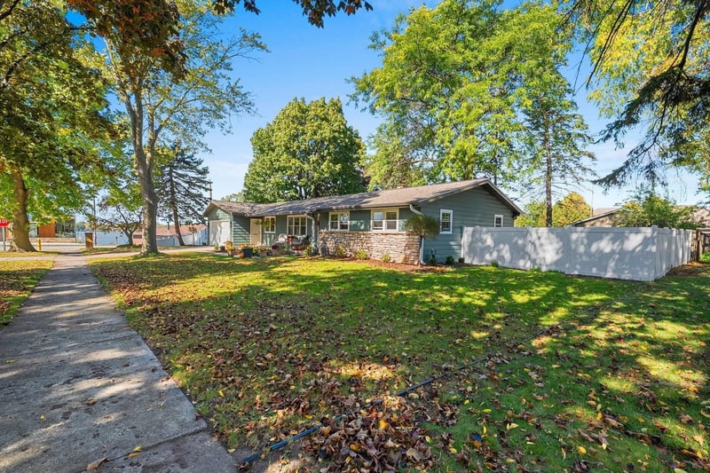 344 Miramar Dr, Green Bay, WI 54301-1928