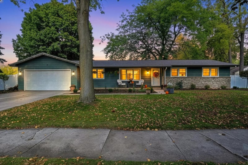 344 Miramar Dr, Green Bay, WI 54301-1928