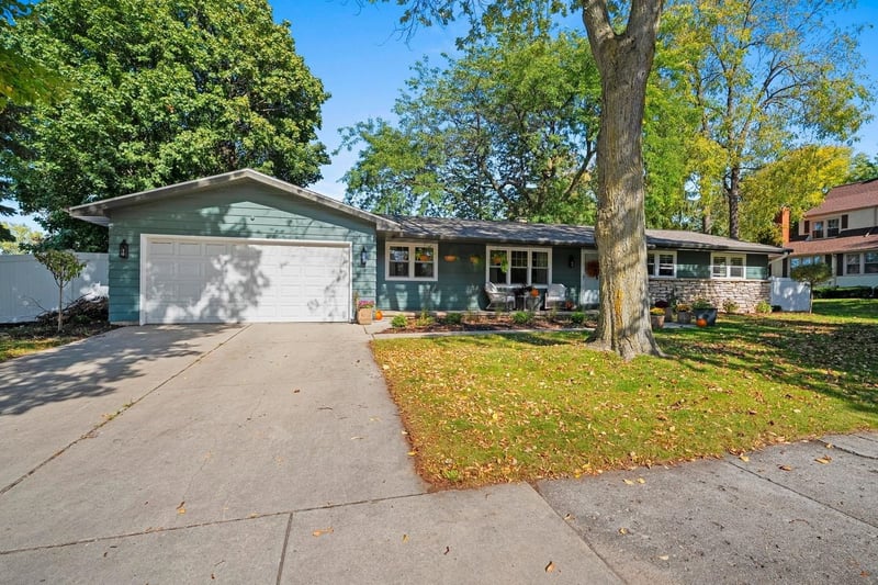 344 Miramar Dr, Green Bay, WI 54301-1928