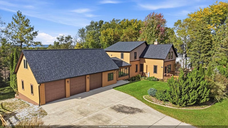 2977 Bay Settlement Rd, Green Bay, WI 54311