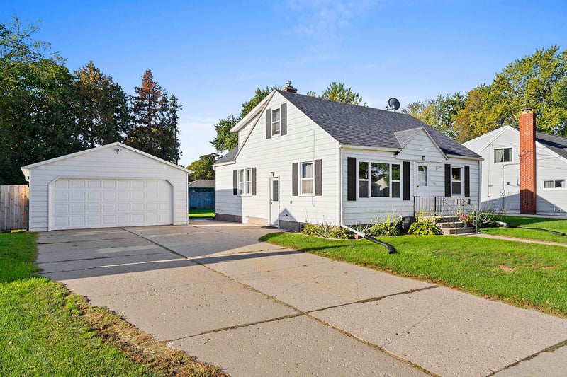 1101 9th St, Green Bay, WI 54304