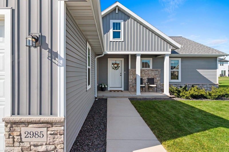 2985 E Bluetopaz Dr, Appleton, WI 54913-2326
