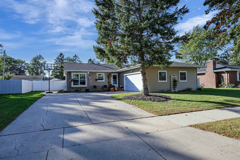 925 S Covenant Ln, Appleton, WI 54915