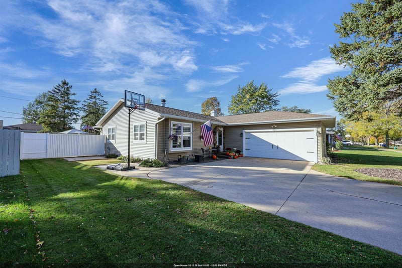 925 S Covenant Ln, Appleton, WI 54915
