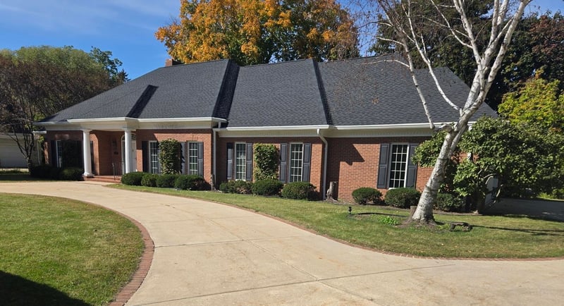 326 Braebourne Ct, Green Bay, WI 54301-1968