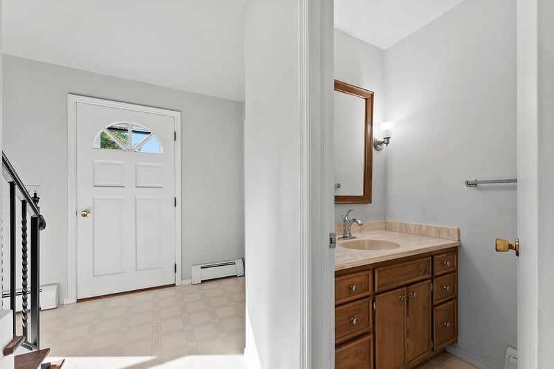 1134 N Locust St, Green Bay, WI 54303