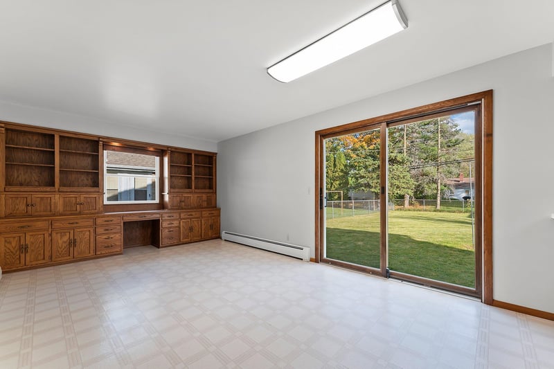 1134 N Locust St, Green Bay, WI 54303