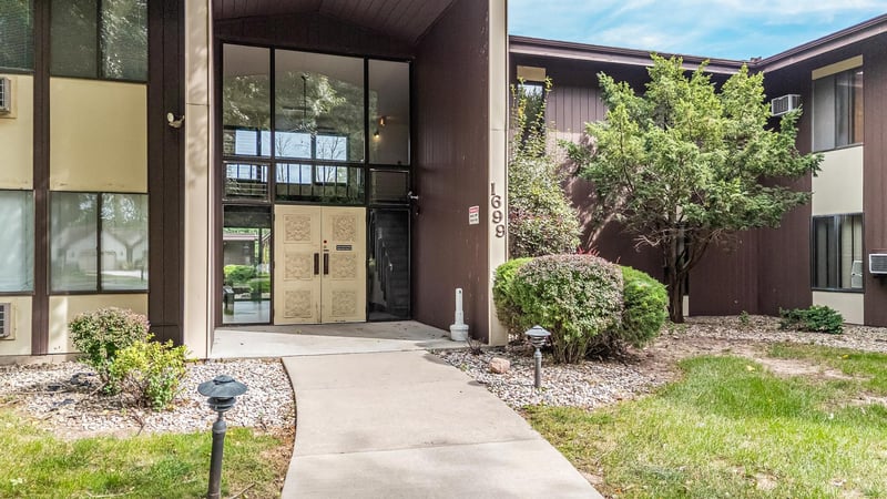 1699 Alcan Dr, Menasha, WI 54952