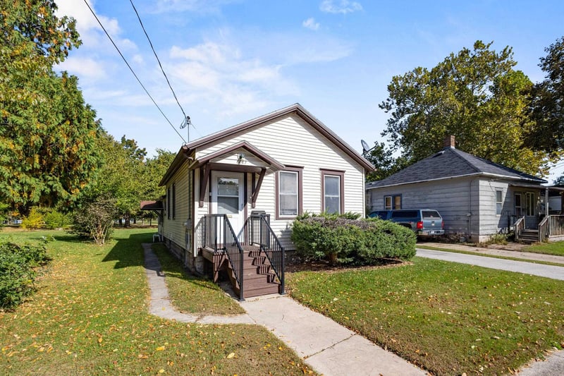 1463 Kurtz Ave, Green Bay, WI 54301