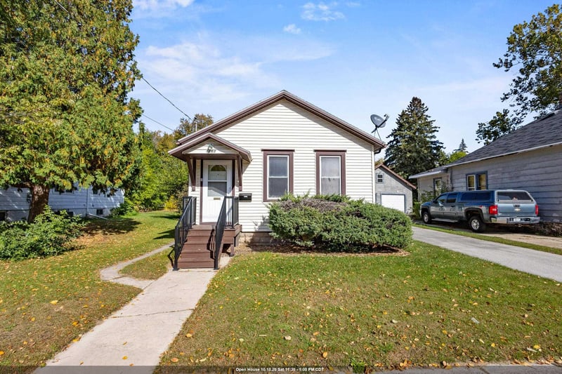 1463 Kurtz Ave, Green Bay, WI 54301